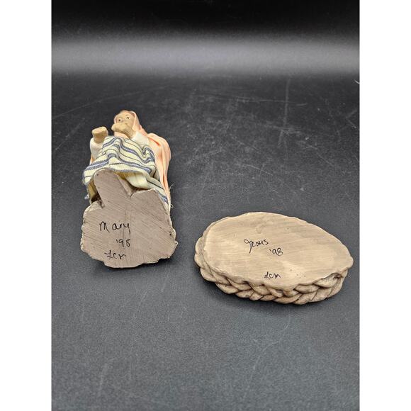 Hestia Creations Mary and Baby Jesus in Manger Nativity Figurines - Picture 3 of 3